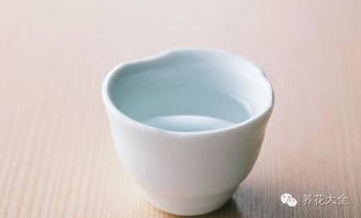 白酒也可養(yǎng)花