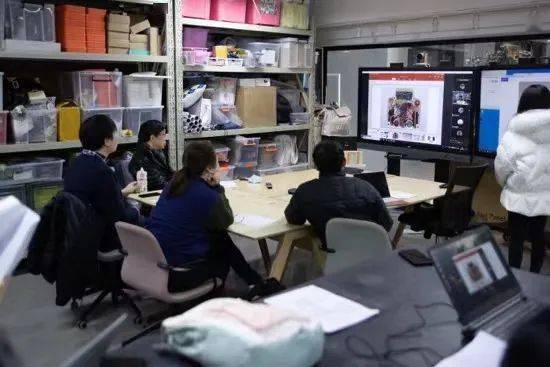 創(chuàng)新創(chuàng)意創(chuàng)業(yè)作品主題