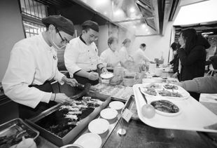 大學生創(chuàng)新創(chuàng)業(yè)單身餐廳