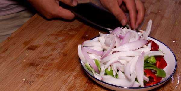 回鍋肉怎么做好吃,豆瓣醬做回鍋肉簡單又好吃的做法圖3