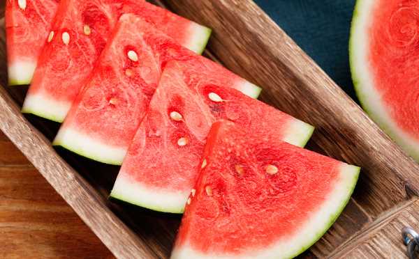 西瓜切開多久不能吃,夏天切開的西瓜常溫下可以放多久圖1