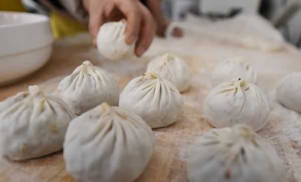 小籠包蒸多長時(shí)間,蒸小籠包的做法和技巧圖3