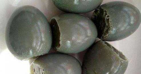 實(shí)蛋的有害,雞蛋和堿面混合制作出來的石蛋對(duì)身體有沒有害處嗎圖2