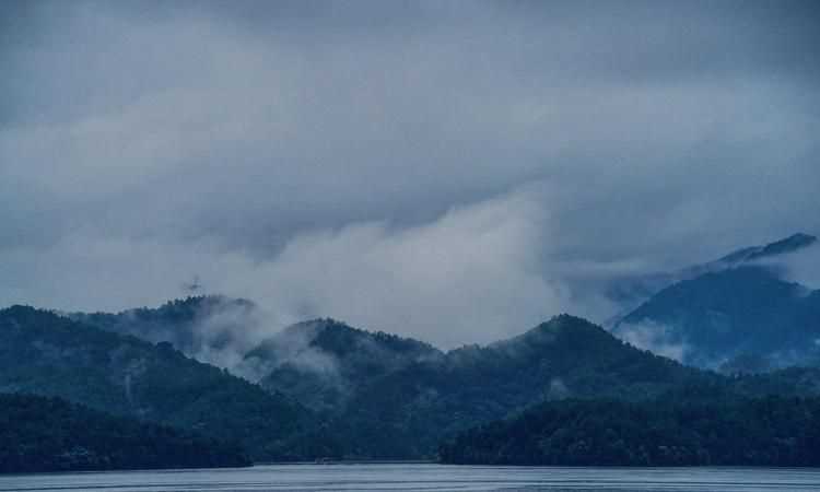 李白的詩蒼茫云海間