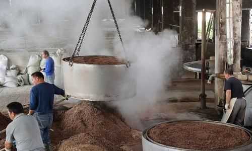 純糧食固態(tài)發(fā)酵酒什么意思