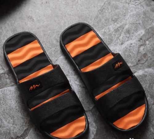 新買的拖鞋有一股很強烈的塑料的臭味，怎么將它去除