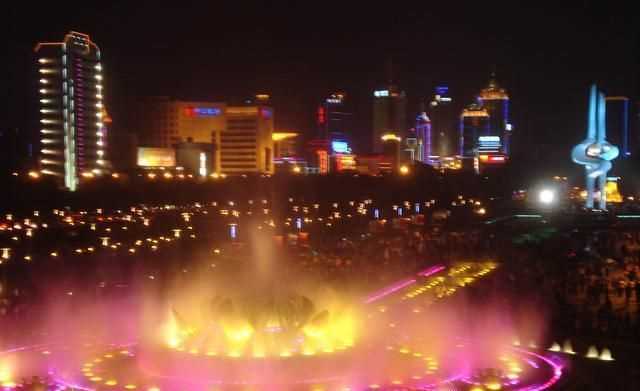 濟(jì)南泉城廣場冬天噴泉時間