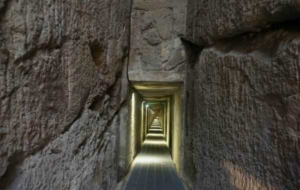 龜山漢墓是誰(shuí)的墓,江蘇墓碑小區(qū)圖1