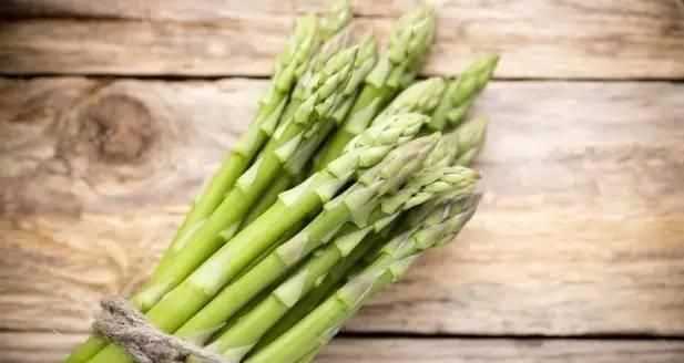 蘆筍沒熟透可以吃嗎，蘆筍罐頭里的筍像煮熟了,還能吃嗎？圖4