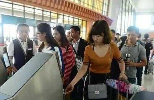 高鐵站檢票提前多久不讓進(jìn)