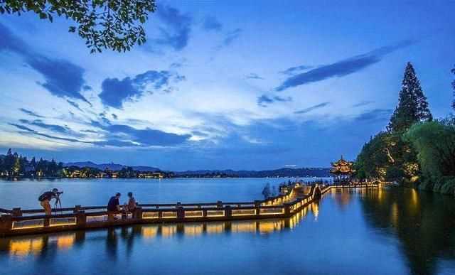 西湖十景介紹，西湖十景名稱有什么含義和來歷？雙峰插云為什么看不到了？圖1