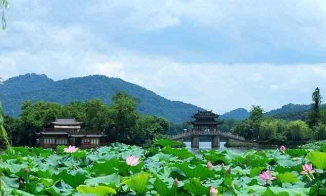西湖十景介紹，西湖十景名稱有什么含義和來歷？雙峰插云為什么看不到了？圖2
