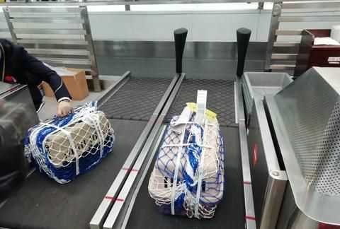 在托運的行李中放一些化妝品，海關人員會不會開箱檢查