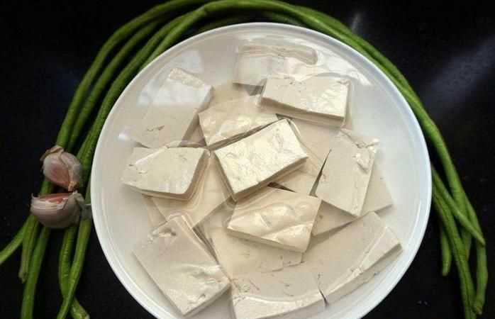 豆腐有點發(fā)粘了還能吃嗎