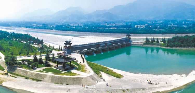 都江堰修建于哪個朝代至今有多少年