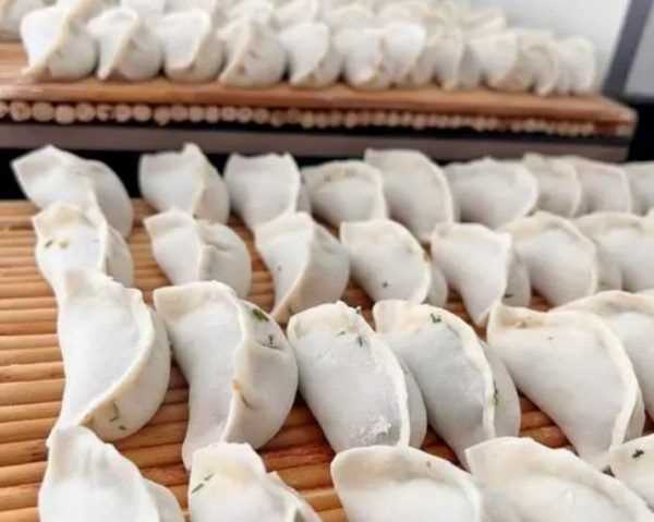 立冬吃餃子的寓意,立冬節(jié)氣吃餃子的含義是什么圖2