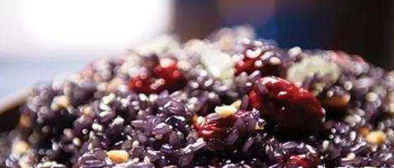 黑米飯?jiān)趺凑舨拍苘浥?怎樣蒸黑米飯好吃竅門圖3