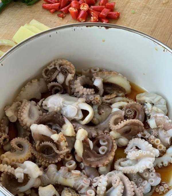 海鮮爆頭是什么東西,海邊有些漁民吃八爪魚動不動就是爆頭的圖3