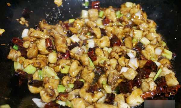 怎么炒雞丁好吃,雞丁怎么做好吃簡(jiǎn)單的家常的圖14