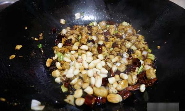 怎么炒雞丁好吃,雞丁怎么做好吃簡(jiǎn)單的家常的圖15