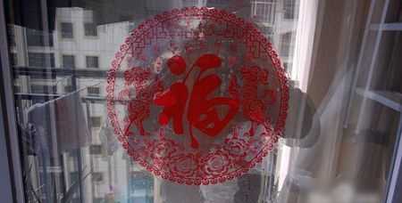 窗花紙玻璃貼怎么貼,窗花怎么往玻璃上貼圖9