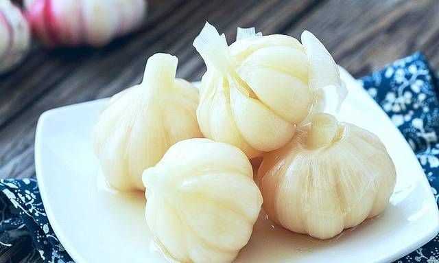 用水封口玻璃罐腌制糖蒜兩天了，現(xiàn)在糖蒜出現(xiàn)冒氣泡現(xiàn)象，這是什么原因