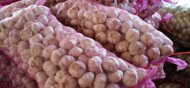 糖醋蒜為什么冒氣泡，用水封口玻璃罐腌制糖蒜兩天了，現(xiàn)在糖蒜出現(xiàn)冒氣泡現(xiàn)象，這是什么原因？圖4