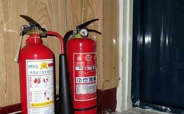 圖書館起火應(yīng)該用什么滅火器