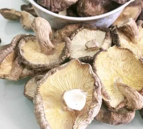 干蘑菇放了三年了還能吃嗎