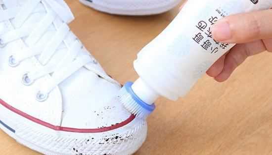 白鞋子有黃斑怎么去除,白色運動鞋上的黃色污點怎么去掉啊圖4