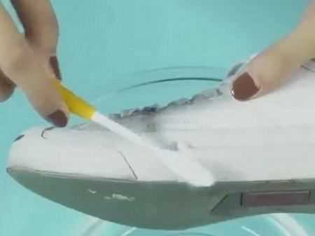 白鞋子有黃斑怎么去除,白色運動鞋上的黃色污點怎么去掉啊圖12