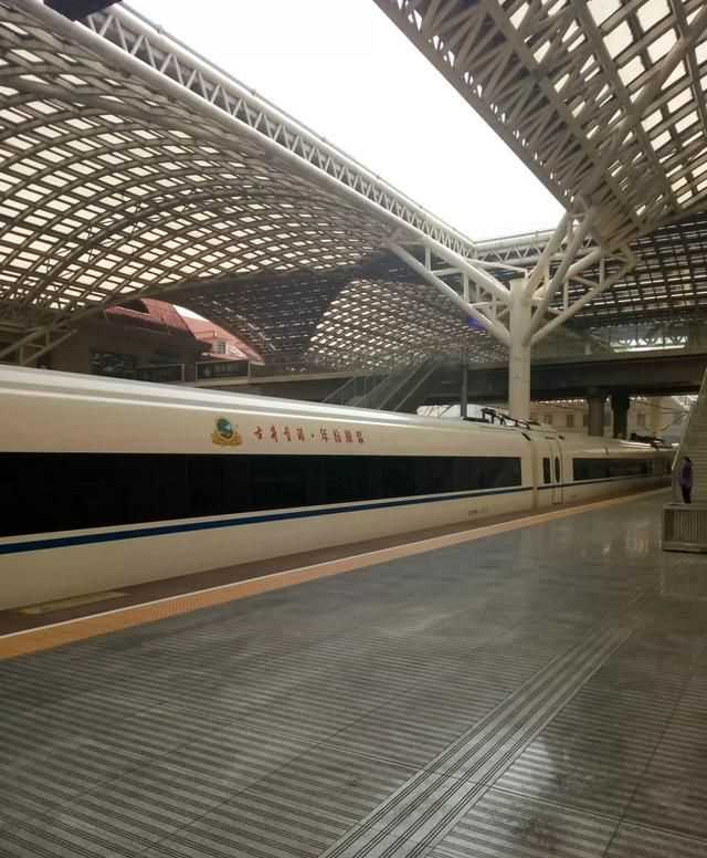 沒身份證怎么坐火車怎么取票，從未辦理過身份證，怎么坐火車？圖1