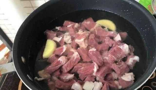 肉焯水是冷水下鍋還是熱水下鍋，煮肉頭冷水下鍋還是熱水下鍋？圖4