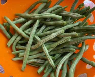 豆角怎樣凍才能保持綠色好吃,油豆角怎么凍速凍才好吃圖1