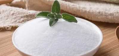 鹽水泡腳的危害,鹽水泡腳對(duì)身體的好處以及壞處都有哪些呢圖6