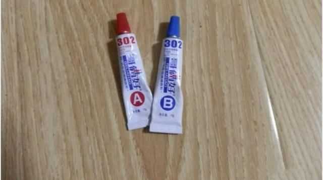 門框條掉了用什么膠粘，櫥柜的門框掉了，是用膠粘的，用的什么膠呀這？圖5