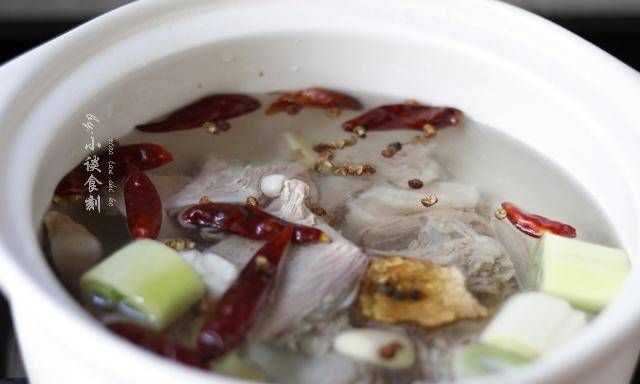 羊肉湯怎樣煮才能變白又不膻紅羅h