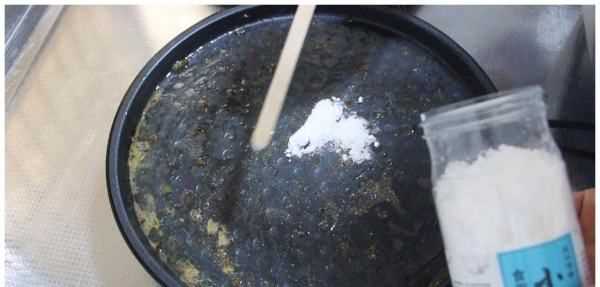 餅鐺上的黑色油泥怎么去除,電餅鐺上的焦黑難以清洗如何去除圖5