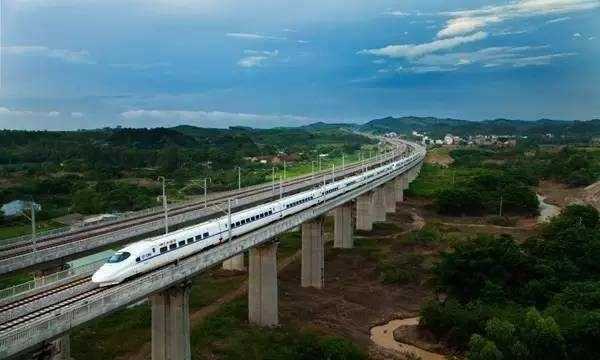 高鐵的電從哪里來(lái),高鐵用的電是什么電?圖2