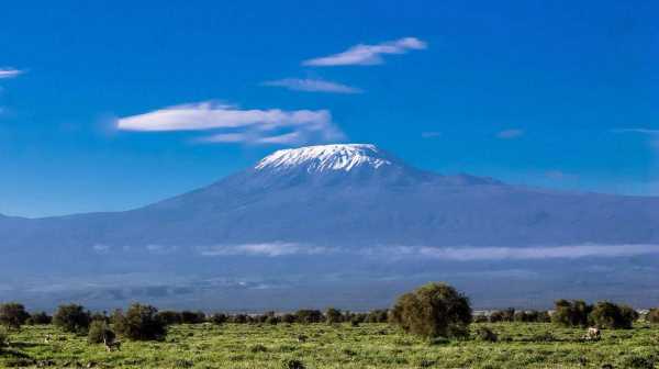 赤道雪山是哪座山,被稱為赤道雪峰的是哪一座山脈為什么沙漠中的巖石的形狀像蘑菇世界上...圖6