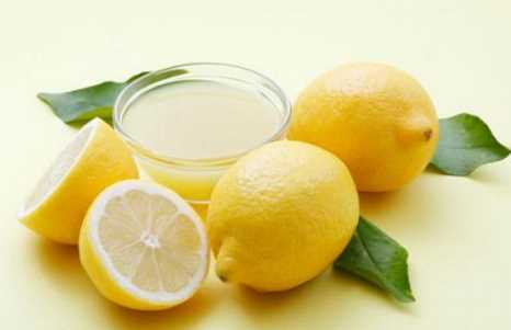 白色衣服發(fā)黃了怎么可以洗白,白衣服放時(shí)間長(zhǎng)變黃怎么辦圖3