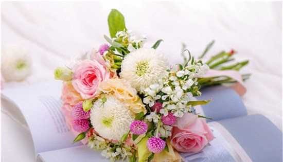 母親節(jié)送什么花,母親節(jié)送什么花給媽媽最合適?圖1