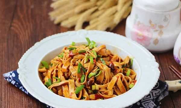 豆皮怎么炒好吃,豆皮怎么炒好吃又簡單 有什么做豆皮的技巧視頻圖11