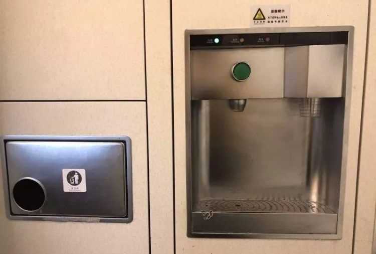 高鐵上供應(yīng)的熱水是礦泉水還是自來(lái)水沒(méi)開(kāi)可以喝嗎