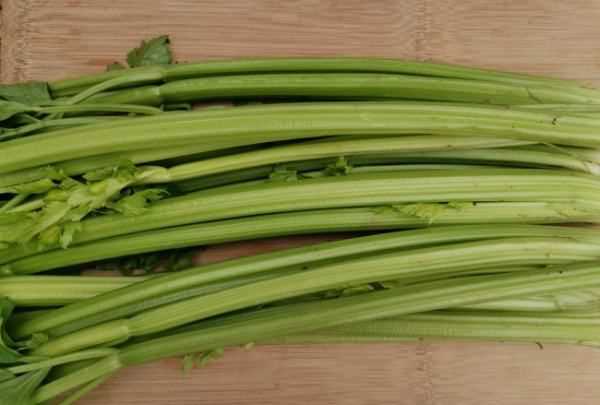 蒸餃餡一般用什么菜做,蒸餃子餡的做法大全集竅門圖1
