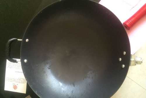 不粘鍋涂層掉了一點還能用嗎