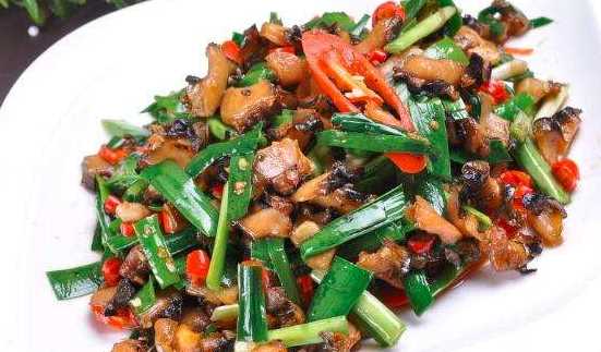 大蒜炒肉怎么炒,大蒜炒肉的家常做法竅門圖1