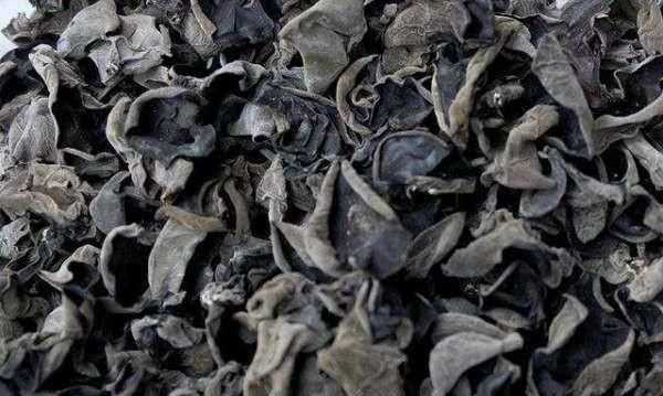 吃了過期的干木耳怎么辦，干木耳保質(zhì)期多久？圖1