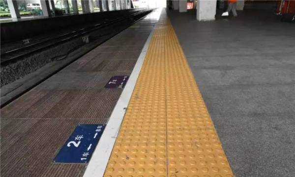 新手坐動車怎么找車廂,新手坐高鐵怎么找車廂圖解圖6