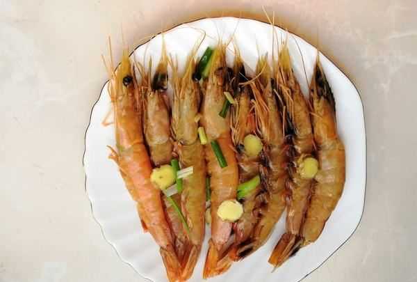 大蝦蒸多長(zhǎng)時(shí)間能好吃,蝦蒸幾分鐘最好吃圖1